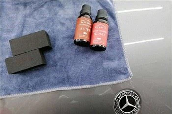 Mercedes sudraba automašīnas virsbūves pārklājums