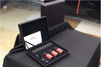 Baltās automašīnas krāsas virsmas uzturēšanas metode